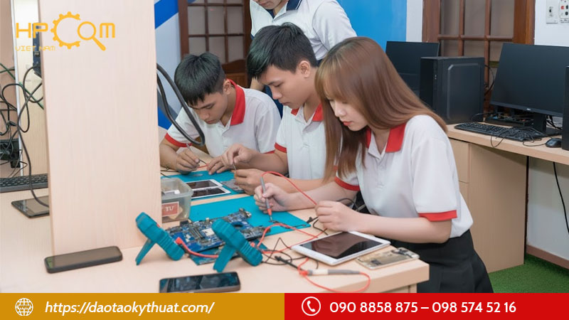 trang-bi-cho-ban-than-bang-cap-ve-nganh-sua-chua-may-tinh