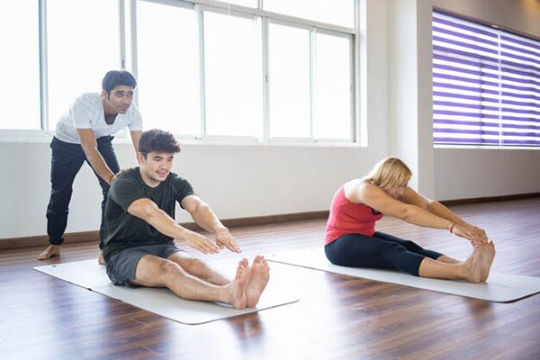 Giảng viên yoga hay PT tại phòng tập gym