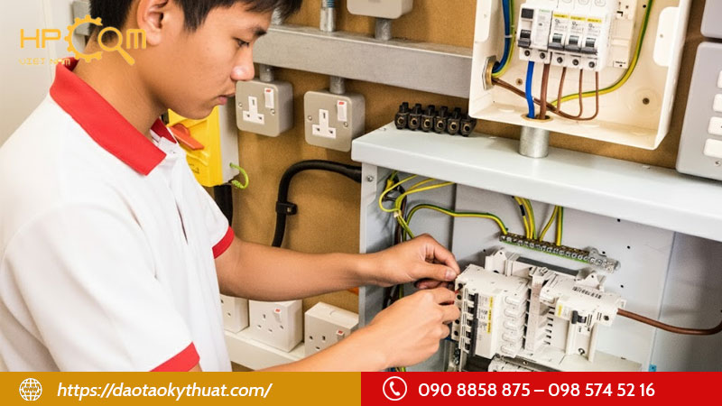 hoc-nghe-dien-dan-dung-mat-bao-lau