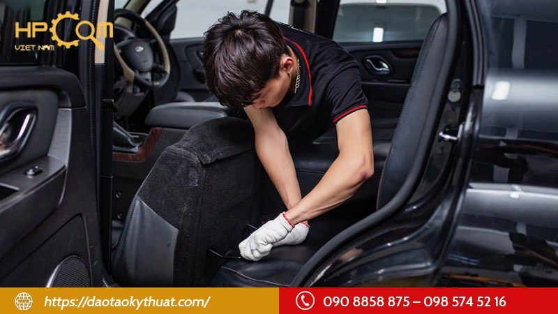 hoc-nghe-noi-that-do-to-bao-gom-nhung-gi