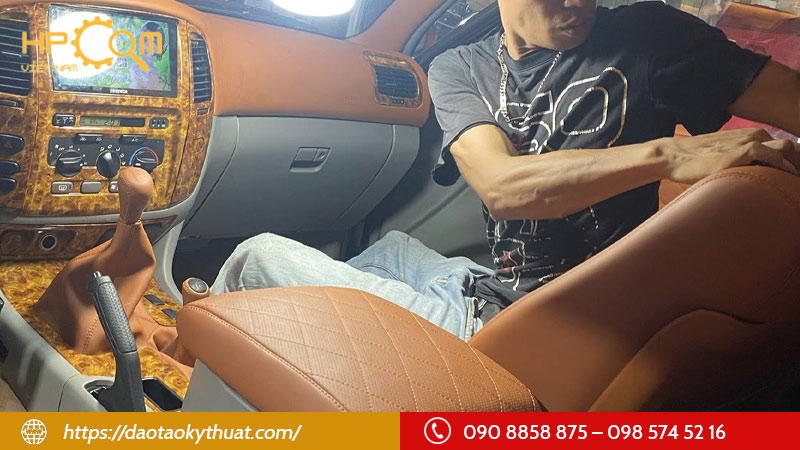 hoc-nghe-noi-that-o-to-co-tuong-lai-khong