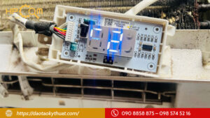 tu-lanh-hitachi-bao-loi-f0-12