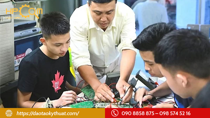 doi-tuong-phu-hop-voi--khoa-hoc-sua-chua-dien-thoai-cap-toc