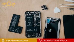 hoc-sua-dien-thoai-bao-nhieu-tien