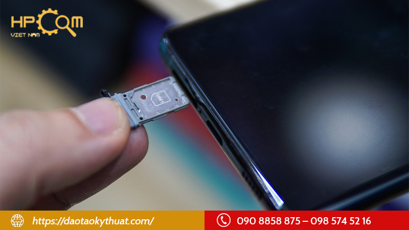 kiem-tra-khe-cam-sim-co-bi-gay-khong