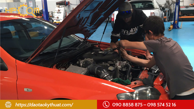 co-nen-vua-lam-vua-hoc-nghe-sua-chua-o-to-khong