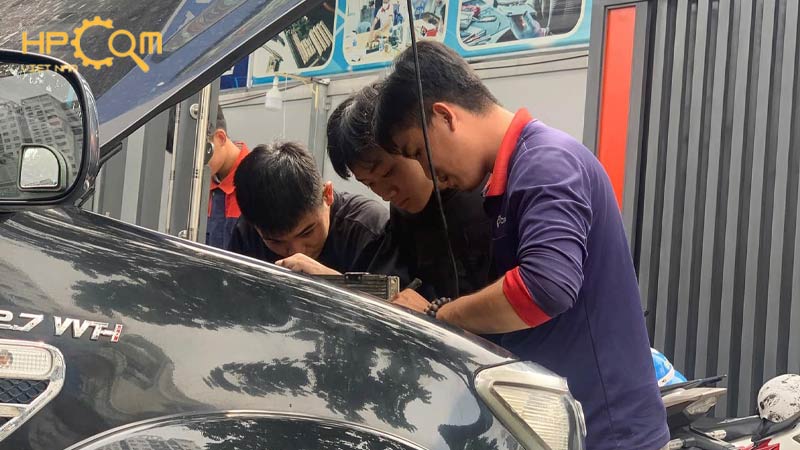 hinh-anh-lop-hoc-nghe-sua-chua-o-to-tai-hpcom-viet-nam-2