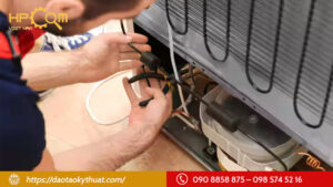 ky-su-sua-dien-lanh-lam-cong-viec-gi