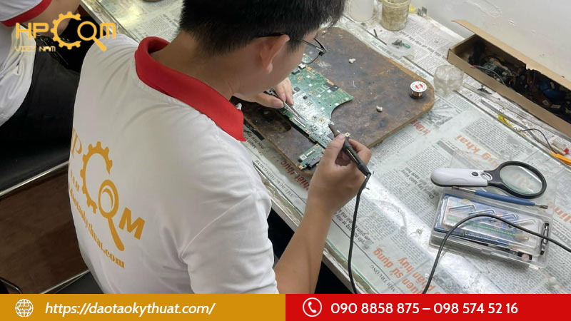 ai-nen-hoc-nghe-ky-su-dien-dien-tu