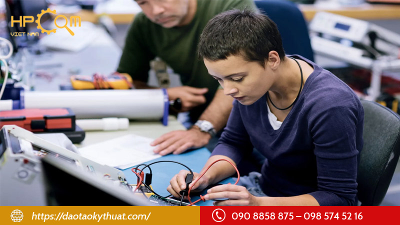 nghe-sua-may-tinh-dang-khan-hiem-nhan-luc