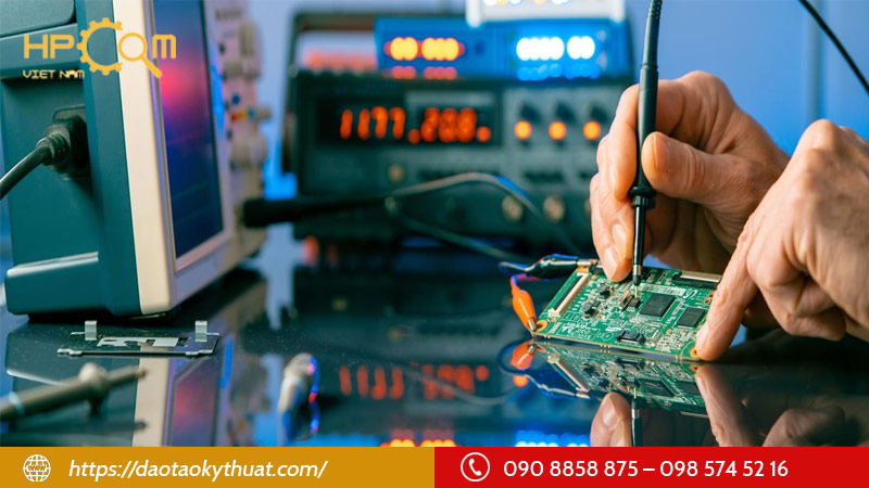 co-nen-hoc-nghe-sua-chua-dien-tu-hay-khong