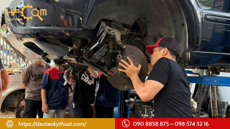 tai-sao-cac-garage-ngai-nhan-hoc-viec