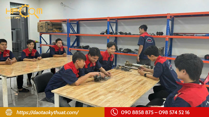 vi-sao-nen-hoc-nghe-sua-chua-o-to