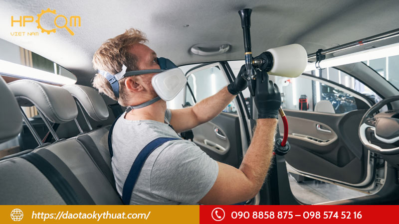 khi-nao-can-ve-sinh-tran-xe-o-to