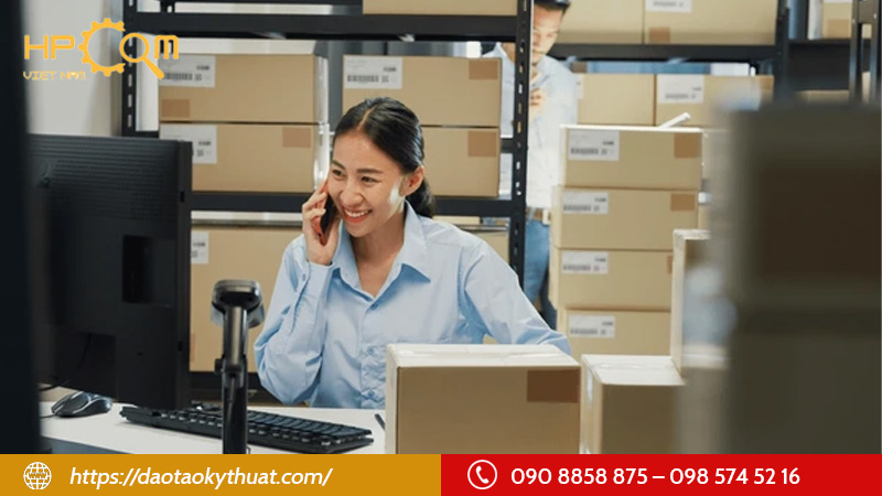 nhan-vien-cham-soc-khach-hang-logistic