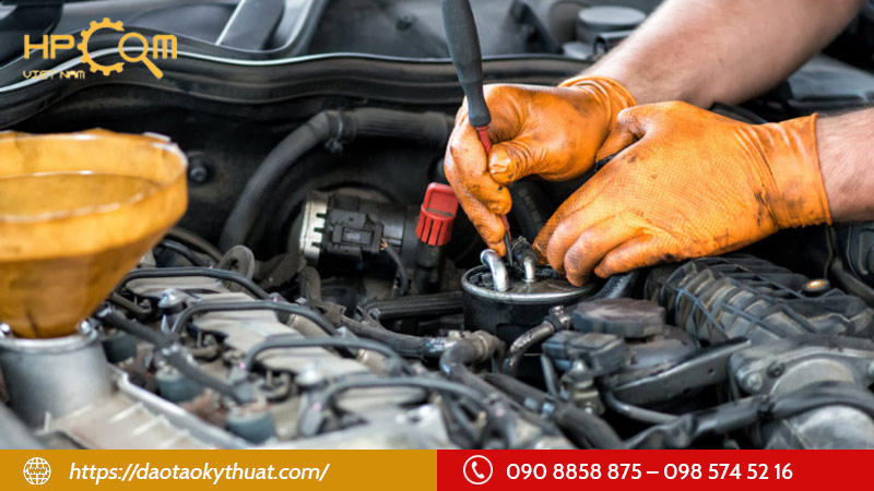 hoc-nghe-co-khi-o-to-can-nhung-ky-nang-gi