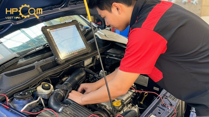 lop-hoc-sua-chua-dien-dien-tu-o-to-3