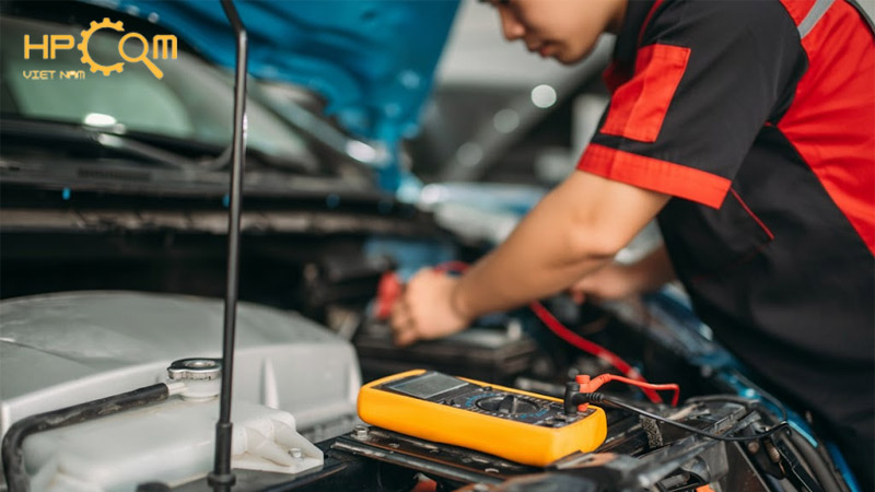 lop-hoc-sua-chua-dien-dien-tu-o-to