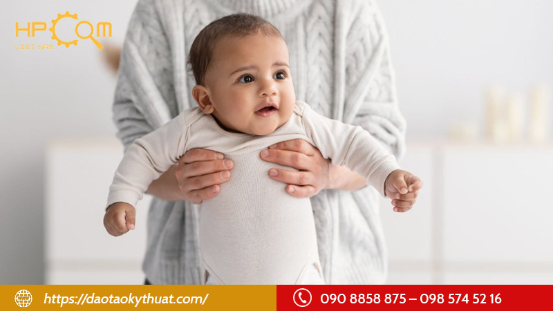 nhan-vien-cham-soc-tre-em