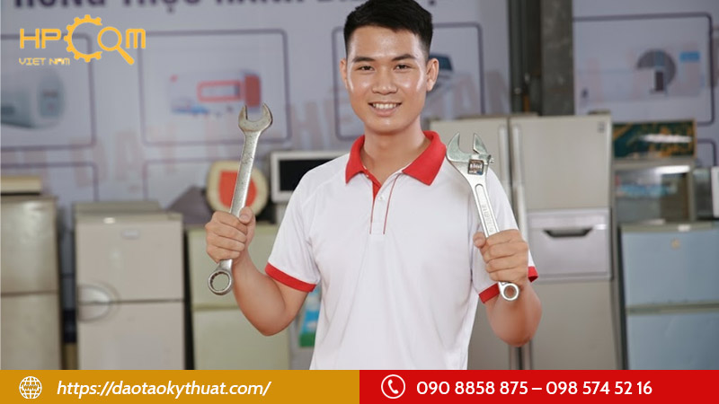 nhu-cau-hoc-nghe-dien-tu-tai-tphcm