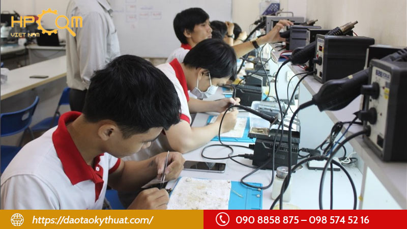 co-hoi-nghe-nghiep-sau-khi-hoc-nghe-sua-chua-dien-thoai