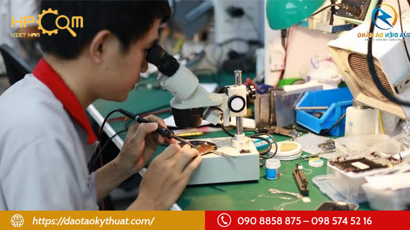 co-hoi-viec-lam-nghe-sua-chua-dien-tu