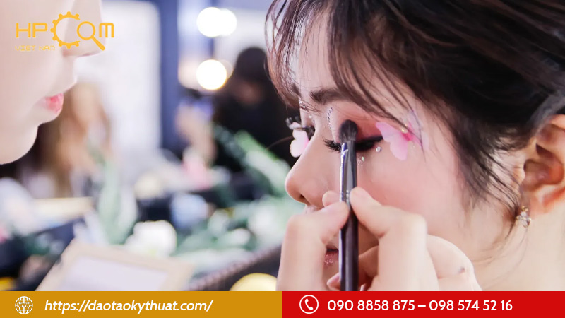 hoc-nghe-tho-trang-diem