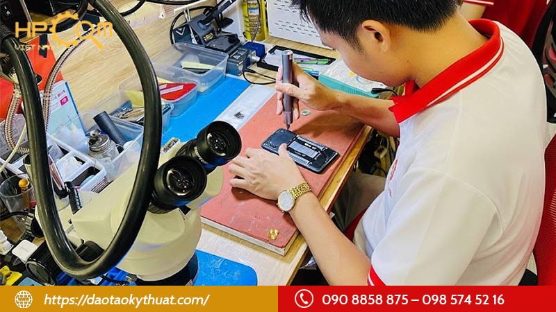 hoc-sua-dien-thoai-mat-bao-lau-thi-gioi-nghe